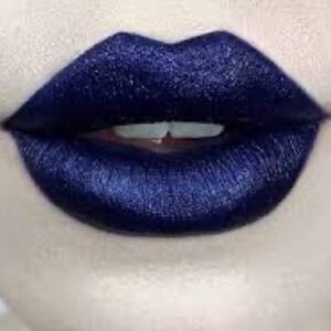 🍭💕KVD Poe Studded Kiss Lipstick